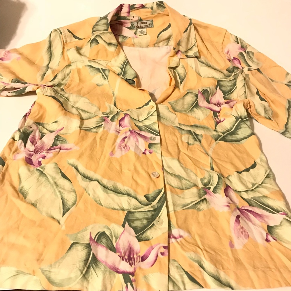 Tommy Bahama Peach Floral Print shirt 100% Silk